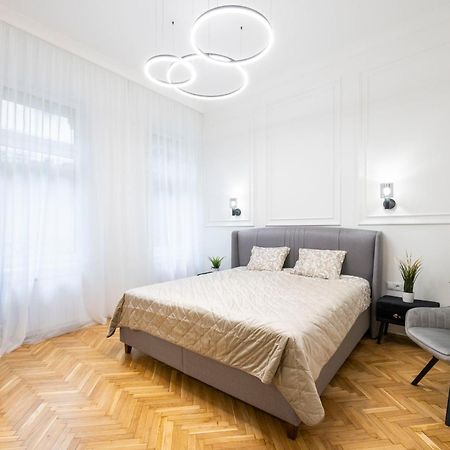 Luxurious Central 4Bedrm 3Bathrm Residence W/ Balcony Budapest Eksteriør billede