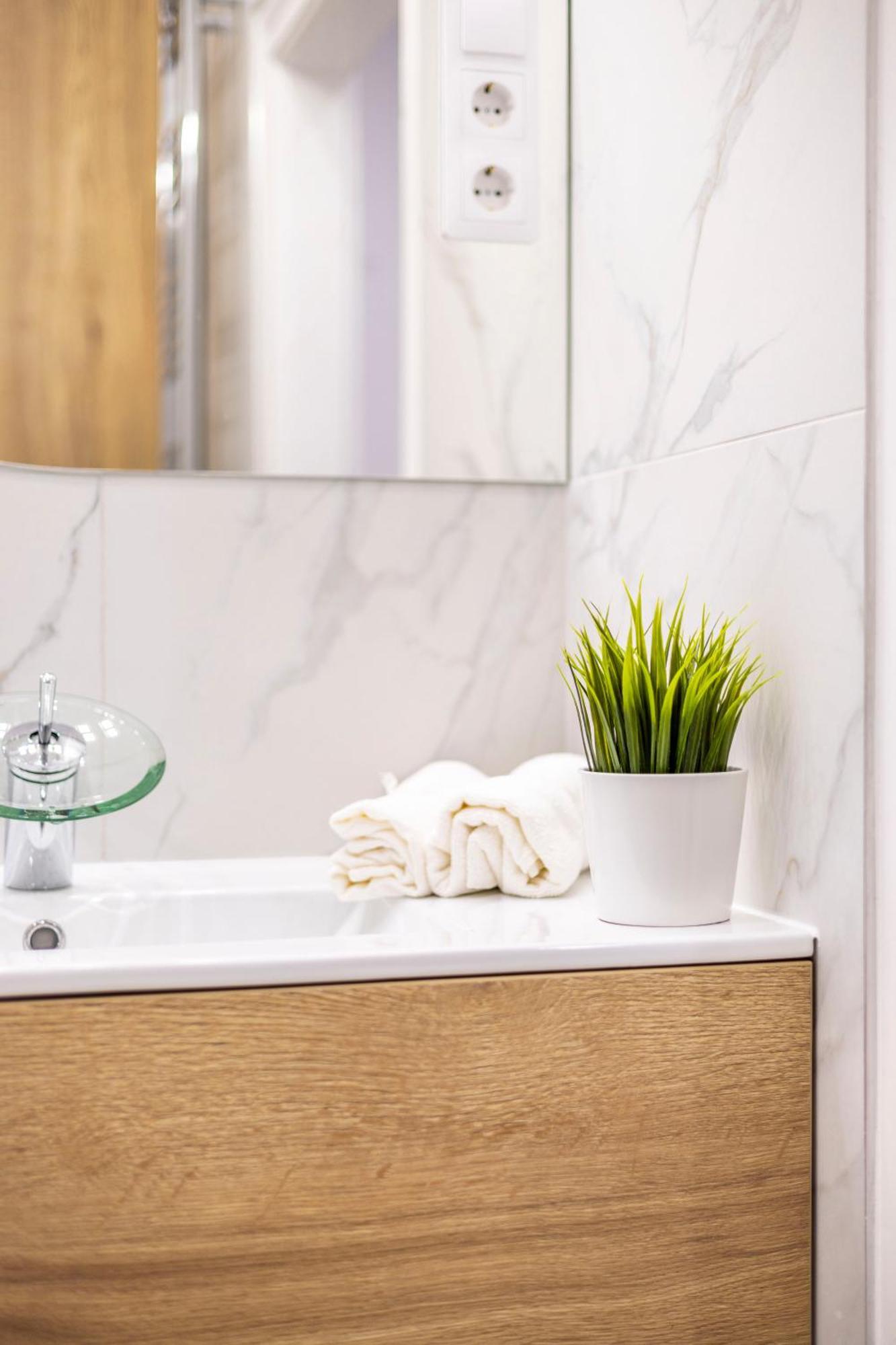 Luxurious Central 4Bedrm 3Bathrm Residence W/ Balcony Budapest Eksteriør billede