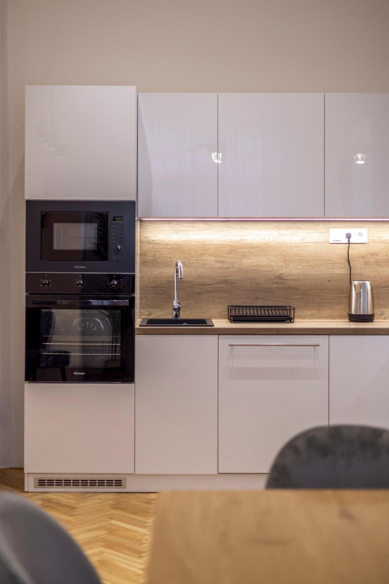 Luxurious Central 4Bedrm 3Bathrm Residence W/ Balcony Budapest Eksteriør billede
