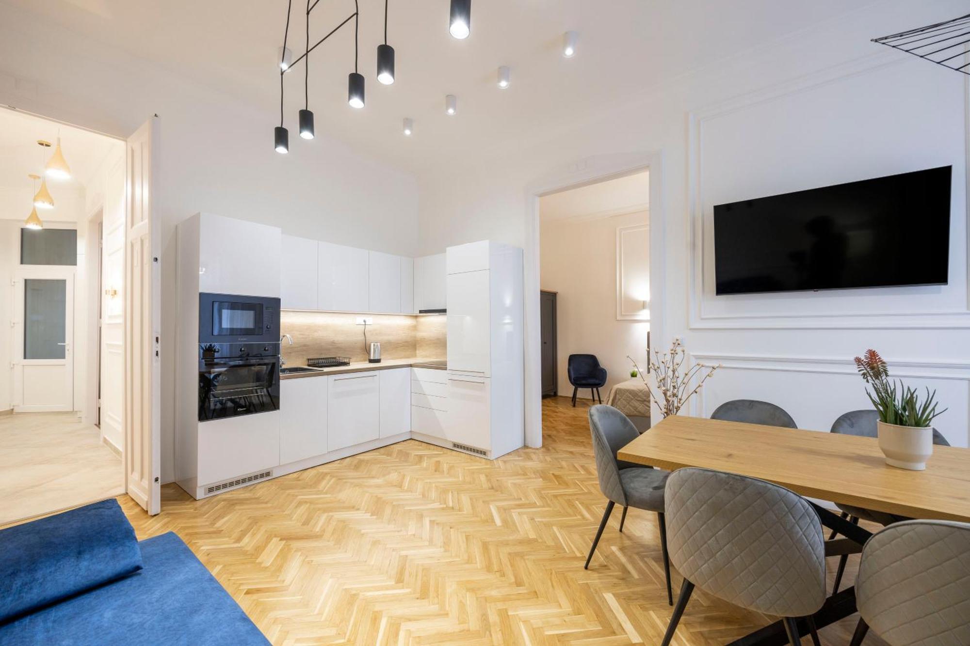 Luxurious Central 4Bedrm 3Bathrm Residence W/ Balcony Budapest Eksteriør billede