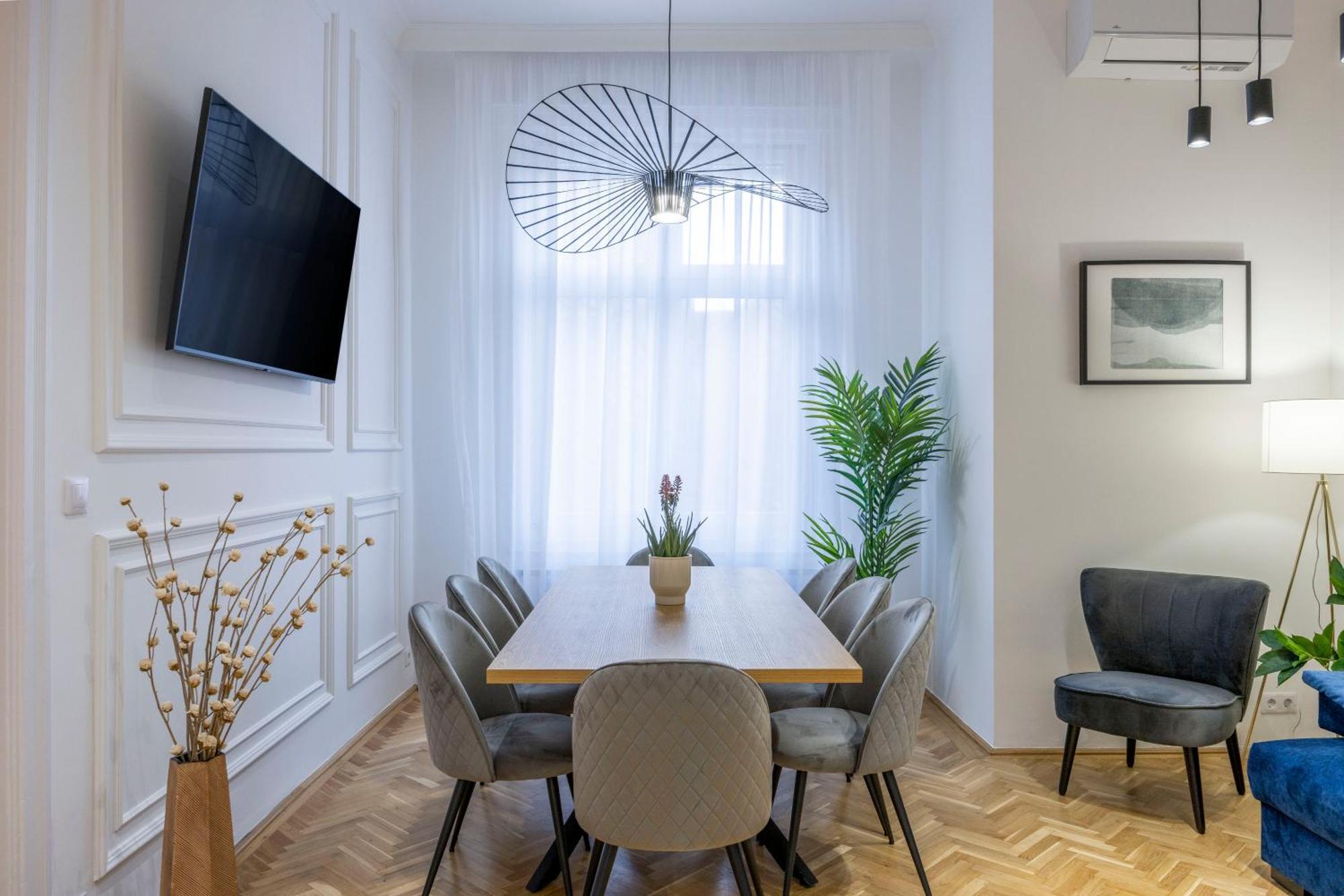 Luxurious Central 4Bedrm 3Bathrm Residence W/ Balcony Budapest Eksteriør billede