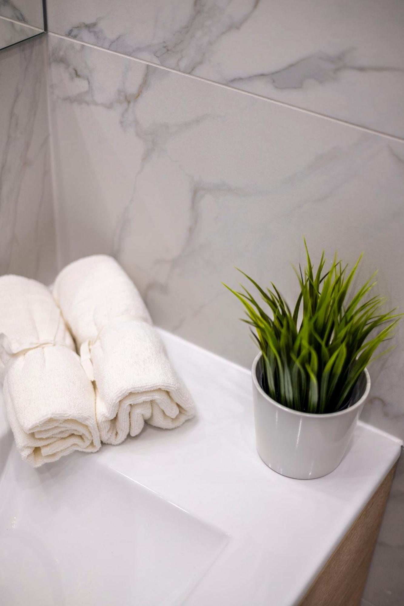 Luxurious Central 4Bedrm 3Bathrm Residence W/ Balcony Budapest Eksteriør billede