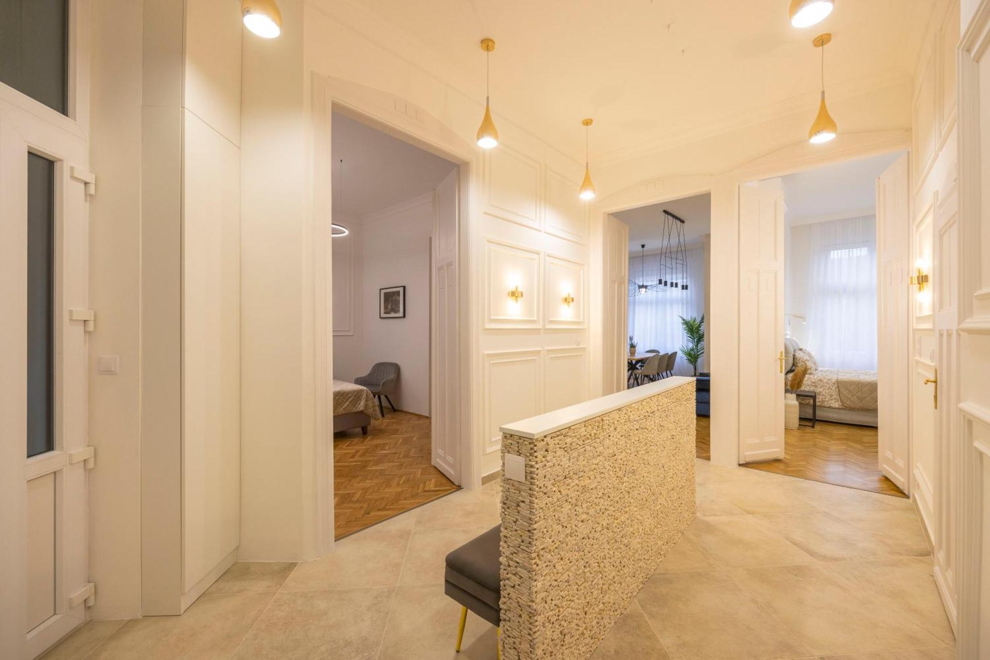 Luxurious Central 4Bedrm 3Bathrm Residence W/ Balcony Budapest Eksteriør billede